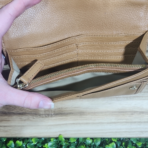 Tory Burch Tan Continental Wallet With Snap Closure - Picture 5 of 17